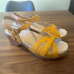 DANSKO "Season" Sandals Yellow Wooden Platform Leather Strappy Strap SZ 41